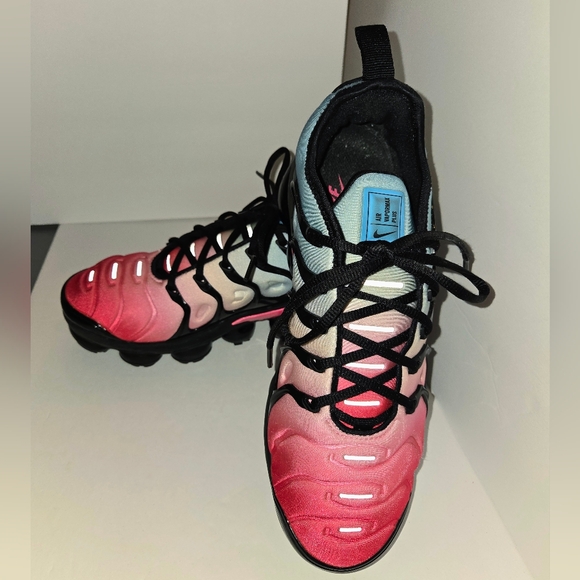 Nike Air VaporMax Plus Women's 9.5 Hyper Pink/Pink Foam/Glacier Ice/Black - Picture 3 of 12
